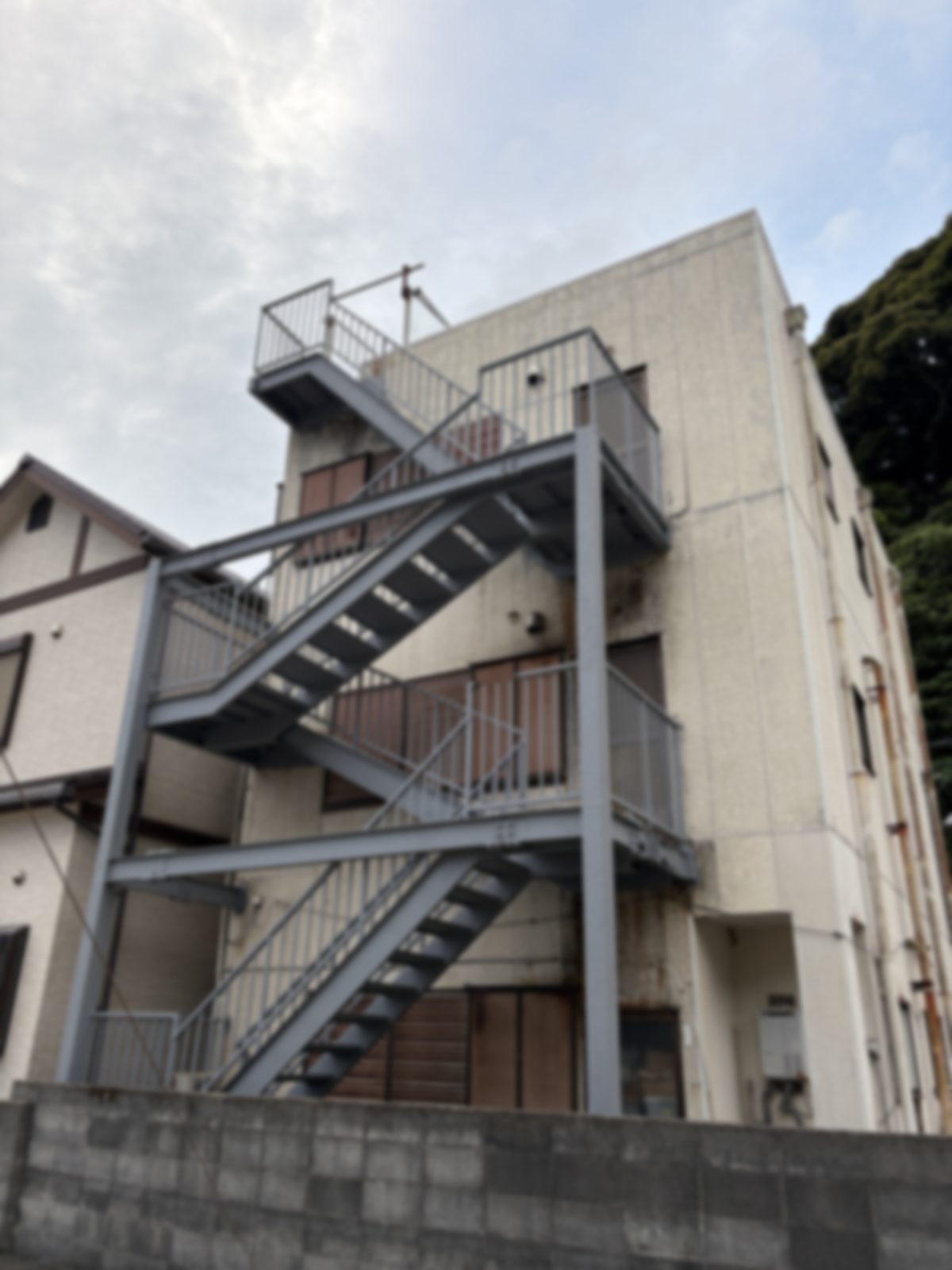 鉄骨階段のサビ止め・塗装の作業後